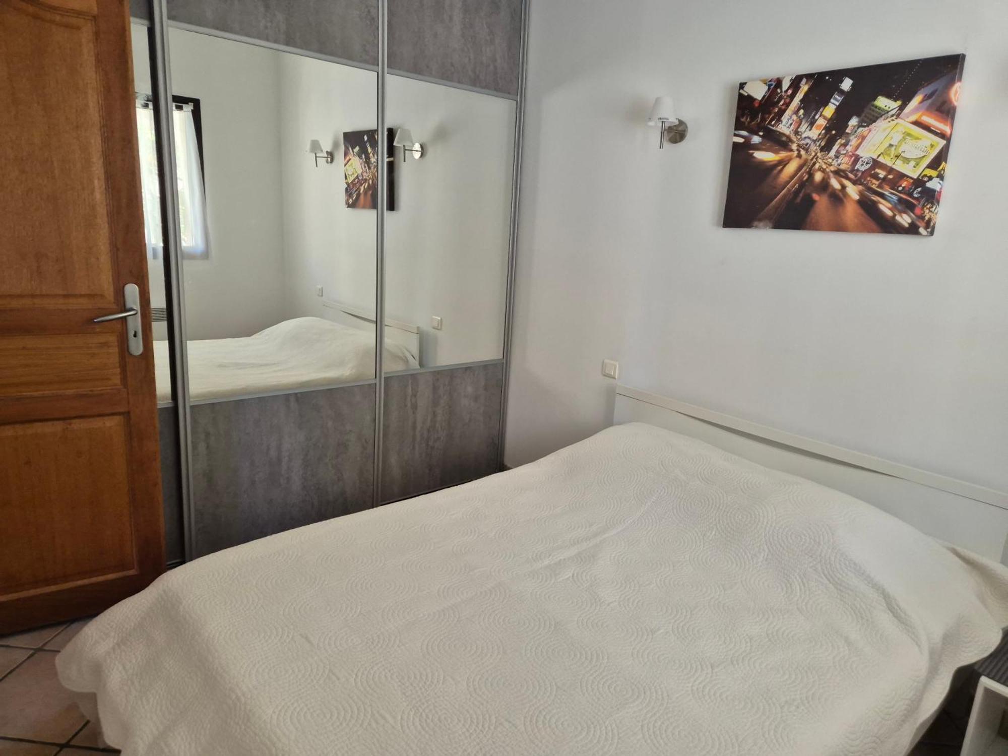 Joli Appartement Climatise Avec Terrasse A Moin 10 Minutes A Pieds De La Plage Καλβί Εξωτερικό φωτογραφία
